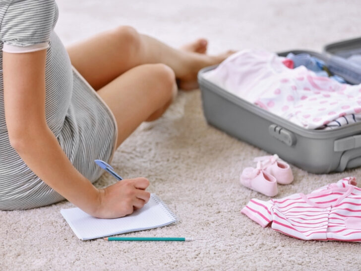 Vluchtkoffer bevalling; tips & checklist inhoud voor vluchttas baby, mama en papa
