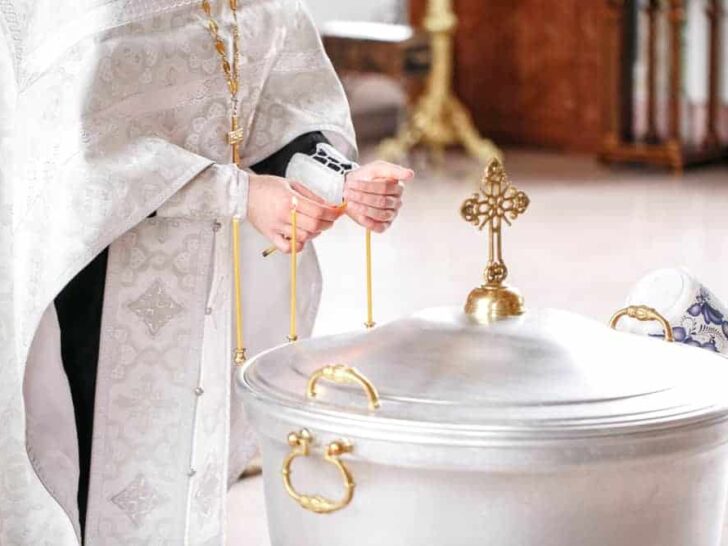 Dopen kind; betekenis doop, regels en wanneer als baby in katholieke kerk?