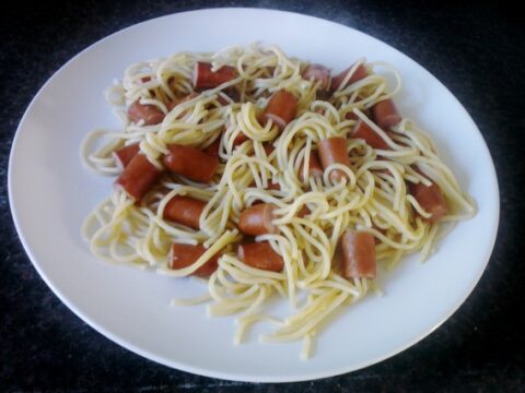 Spaghetti met knakworst; pasta recept voor kinderen
