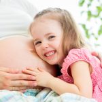 Tips om je kind te betrekken als grote broer of zus bij zwangerschap en tijdens kraamweek baby - Mamaliefde.nl