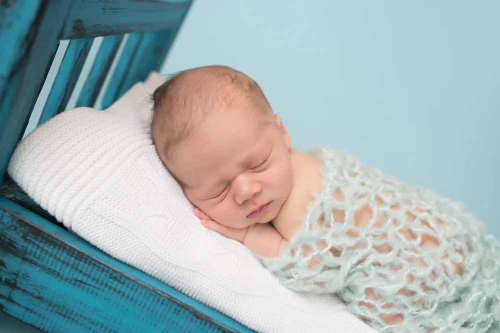 Baby op buik slapen; vanaf wanneer, gevaarlijk en tips risico wiegendood of voorkeurshouding voorkomen - Mamaliefde.nl