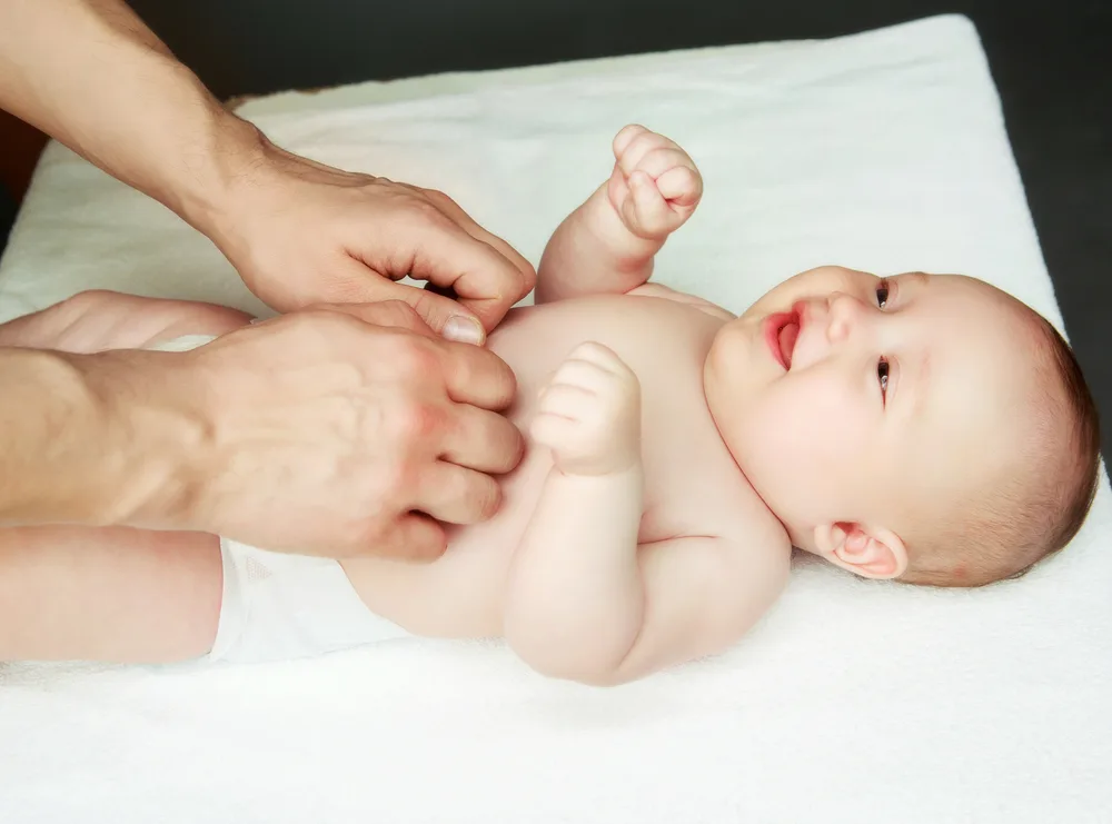 Shantala babymassage oefeningen - Mamaliefde.nl
