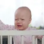 Hoe lang baby laten huilen? Kan dit kwaad en gecontroleerd laten huilen bij inslapen? - Mamaliefde.nl