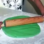 DIY: Zelf een marsepein taart met vulling maken en decoreren - Mamaliefde.nl