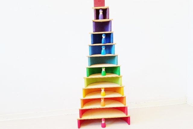 Sorteren op kleur; 1 van de meer dan 100 voorbeelden met de Grimm's regenboog #grimmsrainbow - Mamaliefde.nl