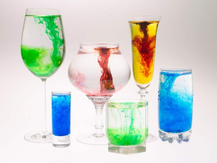 Water kleuren; gekleurd water maken met crepepapier ipv kleurstof experiment