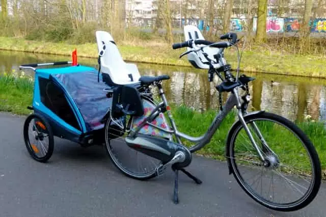Thule Coaster XT Fietskar met babyschaal ervaringen en review - Mamaliefde.nl