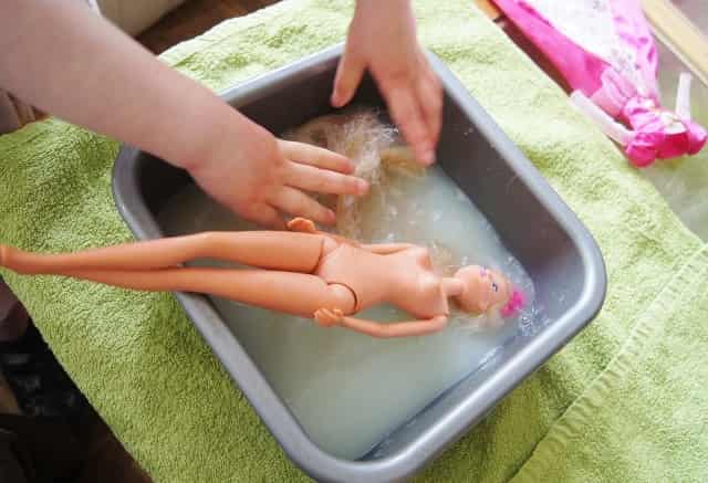 Barbie haren wassen voor en na - Mamaliefde.nl