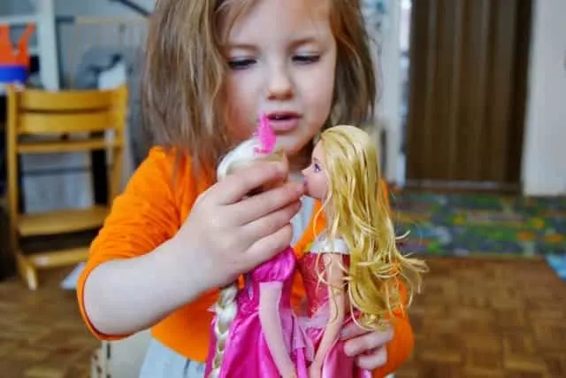 Barbie haren wassen voor en na - Mamaliefde.nl