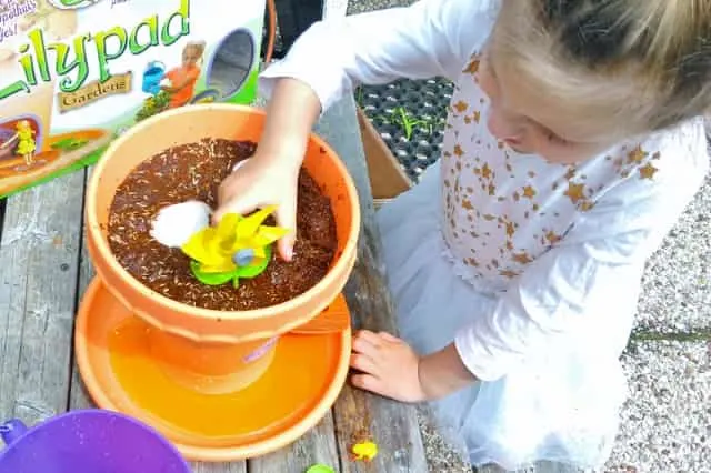 DIY: zelf een fairy garden maken in een bloempot met behulp van Lilypad - Mamaliefde.nl