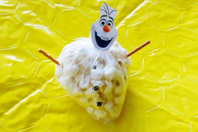 Frozen Olaf popcorn traktatie - Mamaliefde.nl