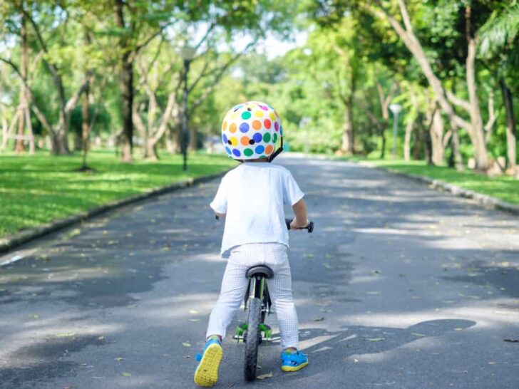Eerste fiets met trappers of zijwieltjes voor kind / peuter; wat is het beste?