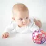 Speelgoed baby's van 3 tot 6 maanden; voor in de box of samen spelen - Mamaliefde.nl