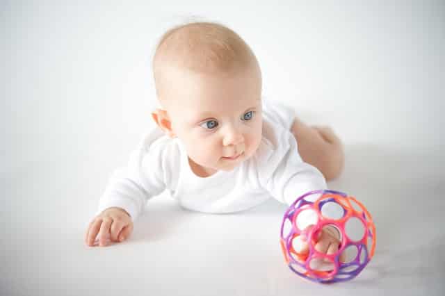 Volgen Stoffelijk overschot Verouderd Speelgoed baby voor 3, 4, 5 en 6 maanden; van hout, knuffels of boekjes -  Mamaliefde.nl