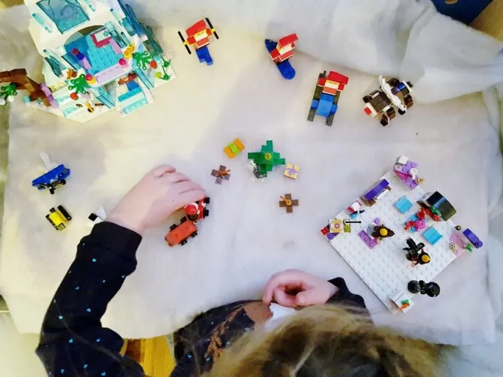 Kerstdorp maken, knutselen of bouwen met lego voorbeelden en ideeën - Mamaliefde.nl