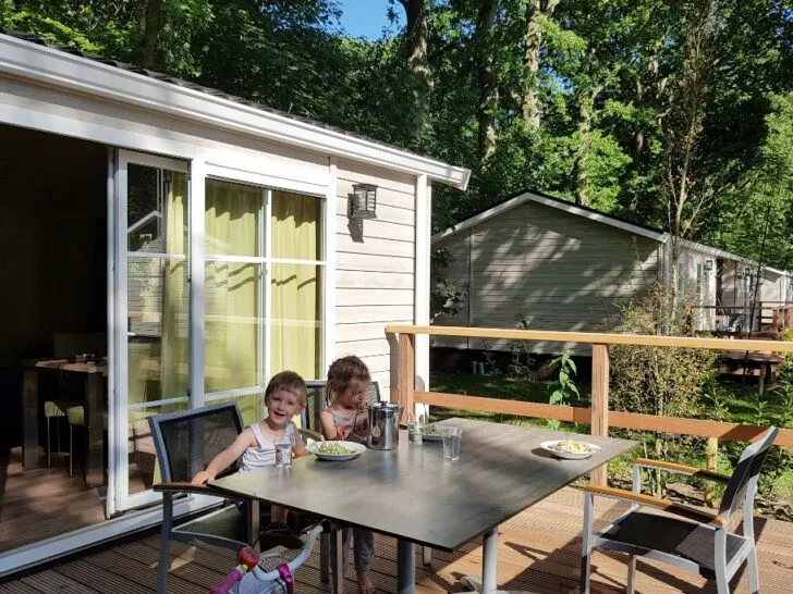 Overnachten Duinrell; ervaringen met weekend weg in een bungalow huisje of op de camping met kinderen - Mamaliefde.nl