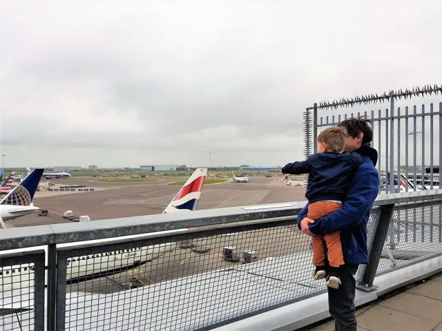 Dagje Schiphol met kinderen om vliegtuigen te kijken - Mamaliefde
