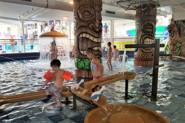 Tikibad Duinrell zwembad met glijbanen & kinderbad - Reisliefde