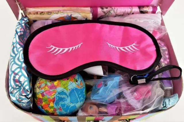 DIY: Vakantiespeel- & reiskoffertje met speelgoed voor kinderen - Mamaliefde