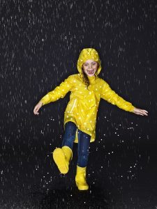 Be Seen; Kinder regenlaarzen met lichtjes & regenjas van de Hema - Mamaliefde