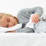 Wintertijd vs Zomertijd; 13 tips om je kind beter te laten slapen, ook bij het verzetten van de klok. - Mamaliefde.nl