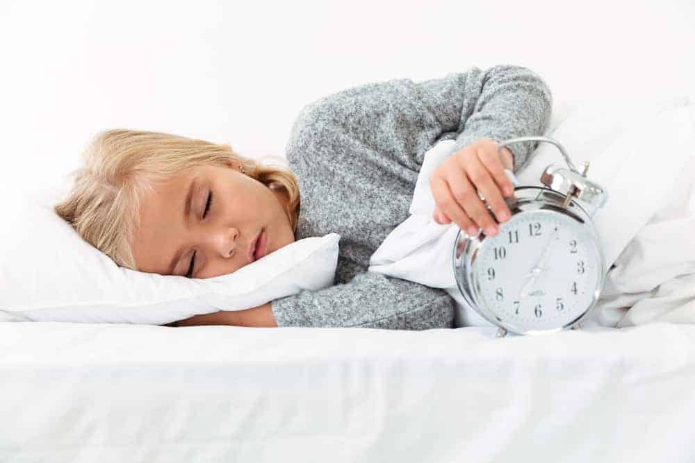 Wintertijd vs Zomertijd; 13 tips om je kind beter te laten slapen, ook bij het verzetten van de klok. - Mamaliefde.nl