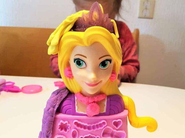 Play-doh Rapunzel kapseltje spelen & vlechten review