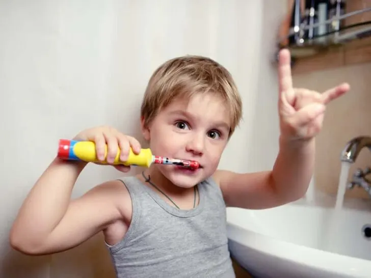 Tanden poetsen kind; hoe vaak en stappenplan - Mamaliefde.nl