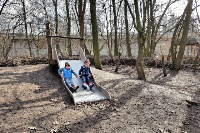Speeldernis Rotterdam speelbos hutten bouwen - Reisliefde