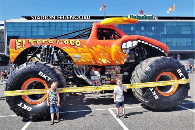 Monster Jam; De Kuip Rotterdam met monster trucks & show - Reisliefde