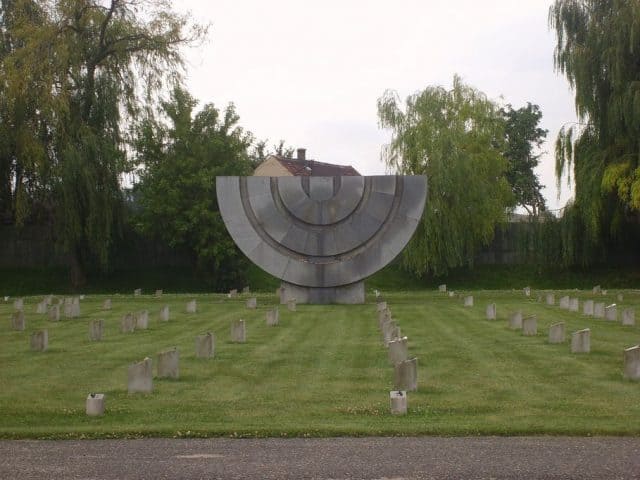 Theresienstadt Concentratiekamp Praag Terezín bezoeken - Reisliefde
