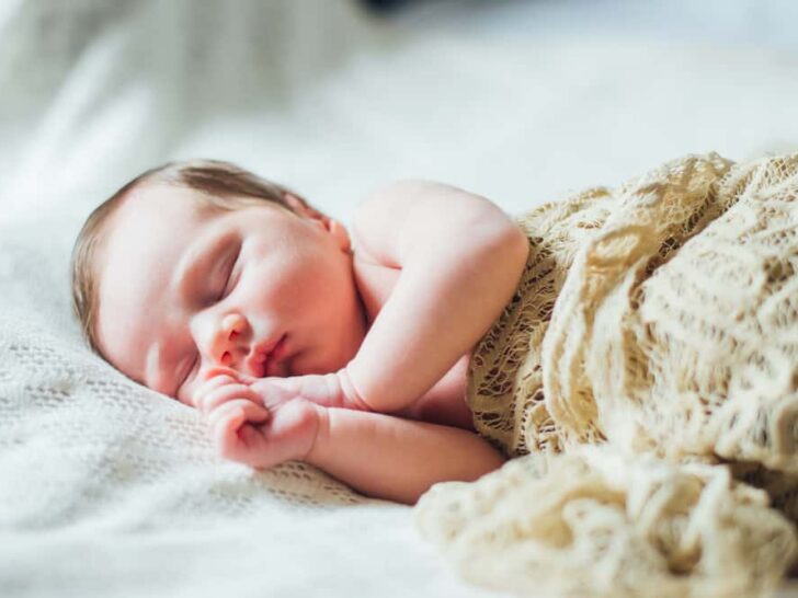 Gebroken nachten met baby; Tips voor als je pasgeboren baby niet slaapt of onrustig is en veel beweegt