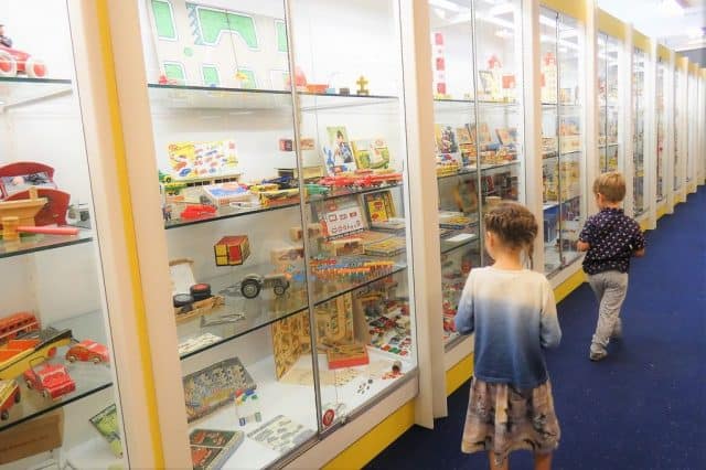 LEGiO-museum Groningen; LEGO tentoonstelling, bouwen en winkel - Reisliefde