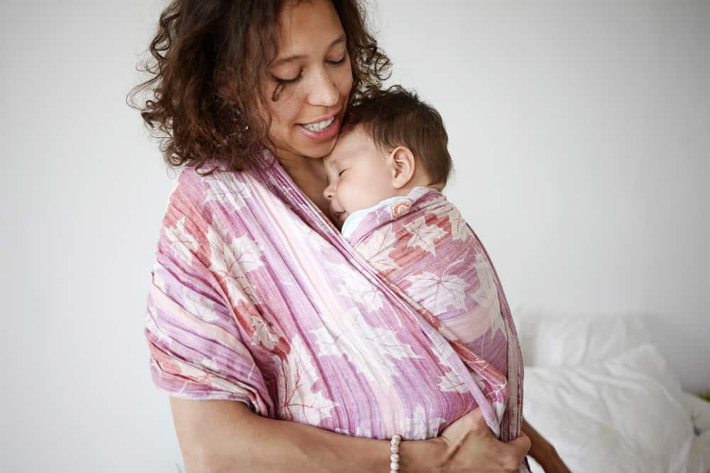 Kinderen Babyverzorging Draagzakken en draagdoeken Zelfde draagdoek als de andere maar dan grijs met roze bloem 