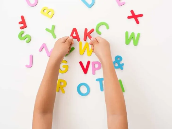 Letters leren; oefeningen, tips en spelletjes met schrijven en lezen voor kleuters - Mamaliefde.nl