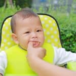 Verstikking kind; Wat te doen als baby verstikt in melk & wat zijn symptomen verslikken? Wat is het eerste wat je doet en welke ehbo kan je toepassen? - Mamaliefde.nl