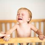 Verlatingsangst baby & eenkennigheid peuter ervaringen en tips wel of niet laten huilen? - Mamaliefde.nl