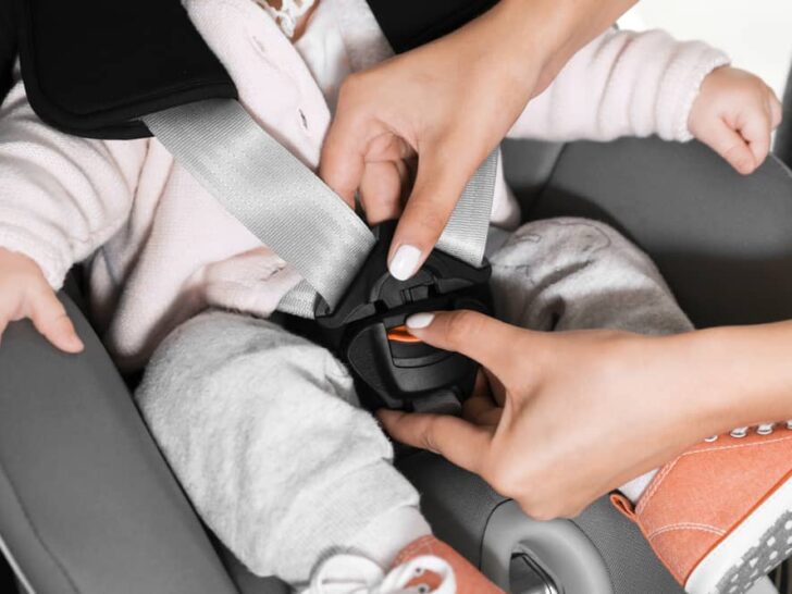 Maxi cosi, autostoel of zitverhoger; vanaf welke leeftijd baby / kind en regels veilig vervoer in de auto - Mamaliefde.nl