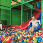 Binnenspeeltuin; de leukste en grootste indoor speeltuinen per provincie en grootste speelparadijs voor peuters, kleuters en kinderen per provincie - Mamaliefde.nl