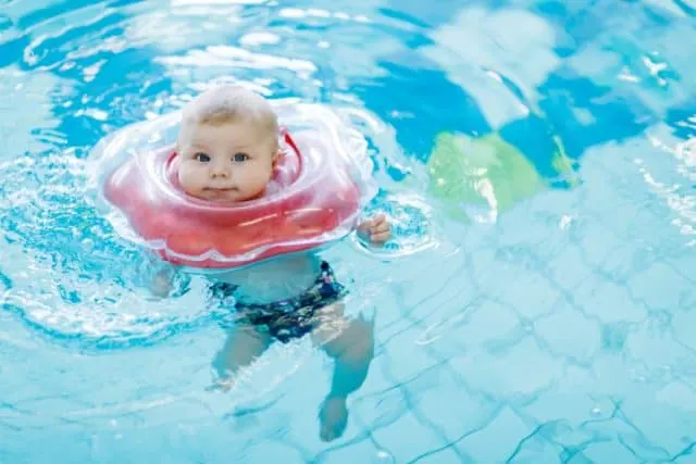Zwemband baby; is babyfloat, swimtrainer of zwemring gevaarlijk? - Mamaliefde