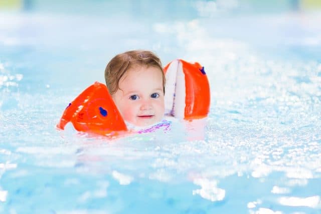 Zwemband baby; is babyfloat, swimtrainer of zwemring gevaarlijk? - Mamaliefde