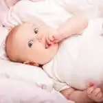 Baby 3 maanden; ontwikkeling wat kan / moet een baby kunnen en activiteiten om te doen - Mamaliefde.nl