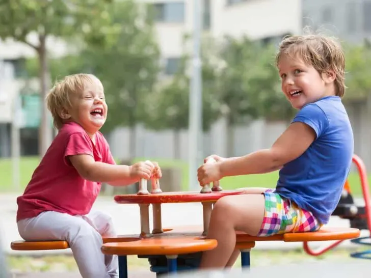 Buitenspeeltuin Nederland; grote outdoor kinder speeltuin gratis, met water of dieren in de buurt per provincie - Mamaliefde.nl