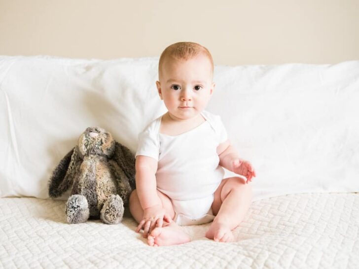Baby 7 maanden; ontwikkeling, wat kan je kind, slaapschema, voeding en speelgoed / activititeiten