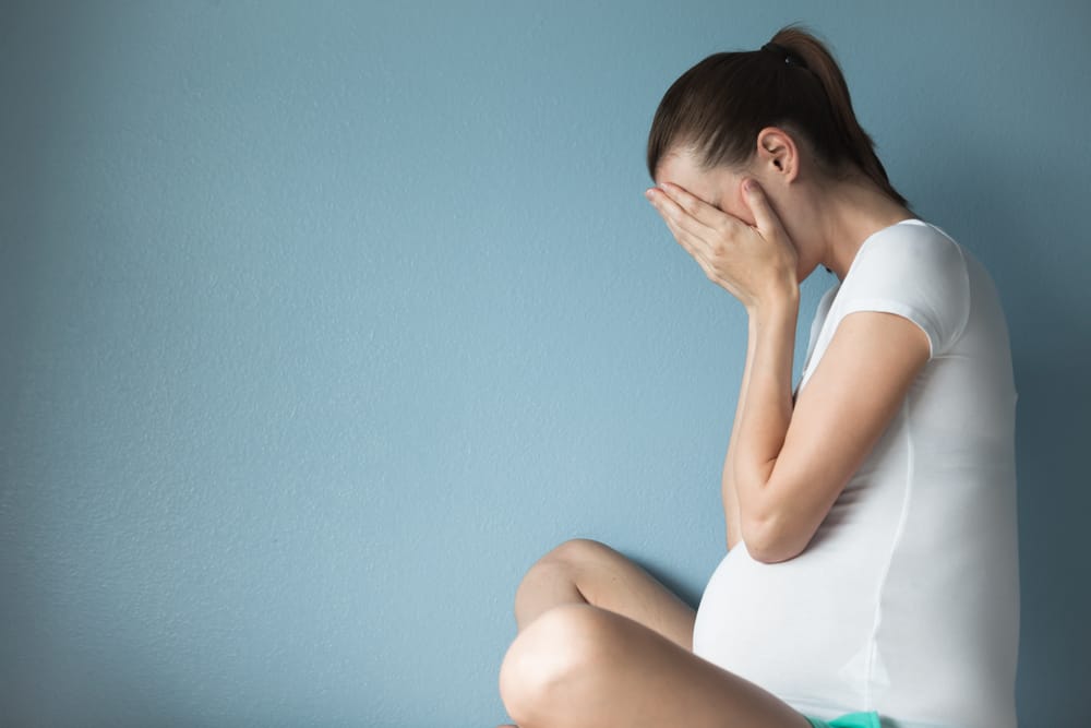 Stress & zwangerschap; symptomen zoals buikpijn, gevolgen voor baby en tips laatste weken - Mamaliefde.nl
