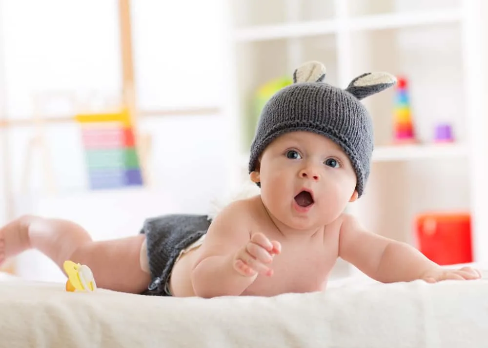 Baby 5 maanden; ontwikkeling wat kan een baby en tips speelgoed en activiteiten om bezig te houden - Mamaliefde.nl
