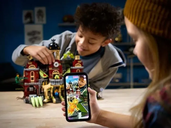 LEGO Hidden Side; Bouwen en augmented reality in 1! Review Hidden Side Newbury school. Genomineerd Speelgoed van het jaar. - Mamaliefde.nl