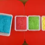 Spelen met gekleurde rijst; 20 tips en ideeën- Mamaliefde.nl