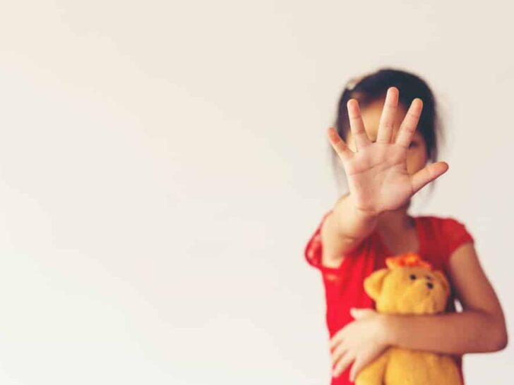 Stop kindermishandeling; wat is verwaarlozing, waar melden en welke signalen?