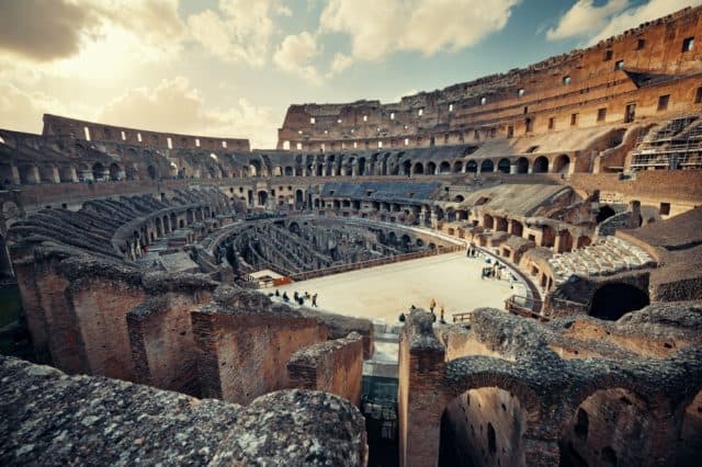 Colosseum amfitheater Rome; grootste Romeinse bouwwerk - Reisliefde